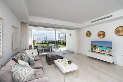 Elegant 2-Bed Apartment | Alcazaba Lagoon...