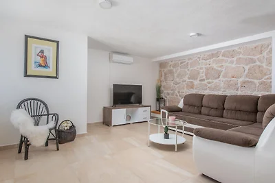 Accogliente villa di montagna per 10 a Slivno