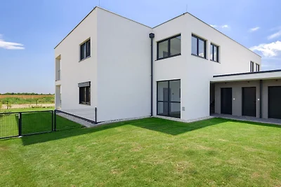Modernes Apartment mit Swimmingpool