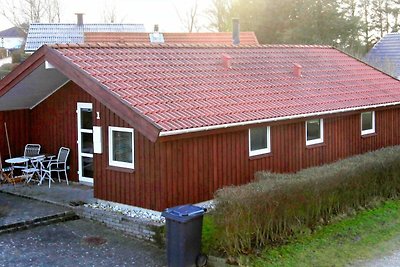 Hölzernes Ferienhaus mit Terrasse in Jütland