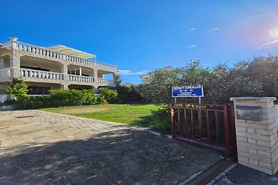 Gemütliche Wohnung direkt am Meer in Tribunj