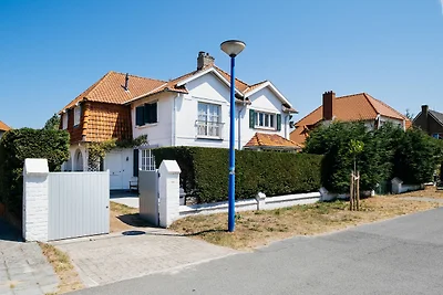 Villa in Koksijde in Strandnהhe