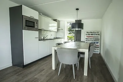 Ferienhaus in Medemblik mit Terrasse