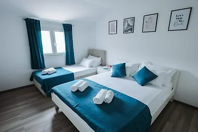 Exclusive Elegant Villa with Pool in Kastel N...