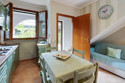 Einladende Wohnung in Scarlino mit Terrasse