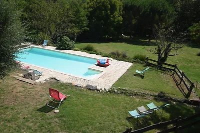 Ruhiges Ferienhaus mit Pool in Ardèche