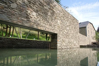 Gerהumiges Ferienhaus in Redu mit Garten