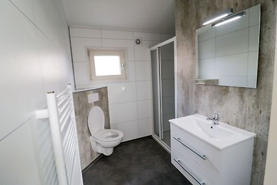 Modernes Chalet mit Geschirrspüler im Ferienp...