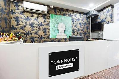 Super Townhouse Madhapur 100 piedi di strada
