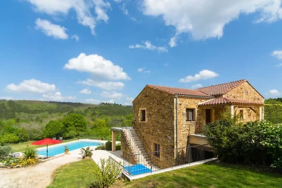 Ruhiges Ferienhaus mit Pool