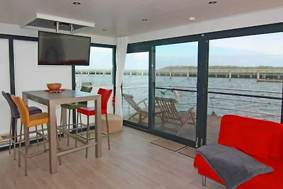 Haus in Ribnitz mit Terrasse für 3 Von...