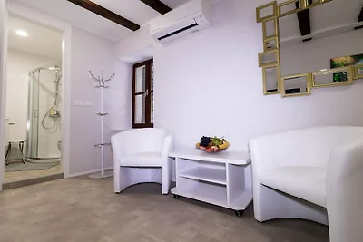 Piran Downtown Chic and Cozy Apartments - Com...