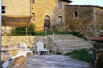 Rustikales Ferienhaus in Magione mit Garten