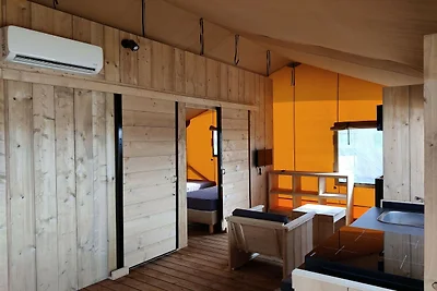 Glamping-Zelt mit Klimaanlage und Blick auf d...