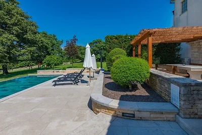 Ferienhaus in Žminj mit Schwimmbecken