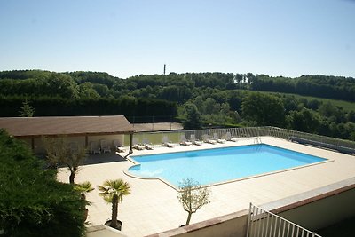 Ruim vakantiehuis met zwembad in Faverolles