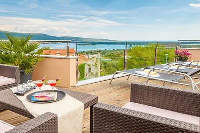 Villa in Kornić mit Schwimmbecken