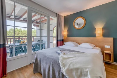 8-Person Scenic Landes Forest Apartment