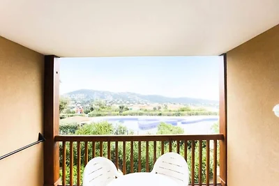 Wohnung bei Sainte-Maxime mit Poolblick