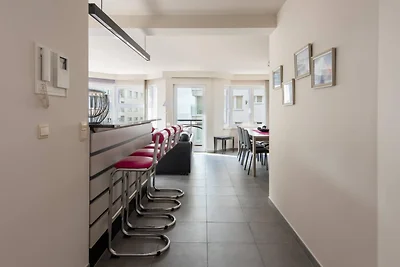 Schöne Wohnung mit seitlichem Meerblick