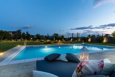 5 Schlafzimmer Villa mit Pool in Lucca