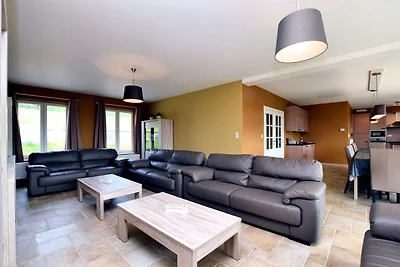 Ferienhaus in Hastiטre mit Terrasse