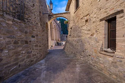 Appartamento di Charme a Montone con Giardino