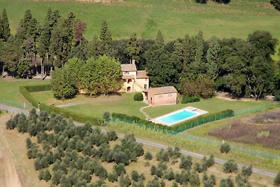 Ruhiges Ferienhaus in Ponsacco mit Pool