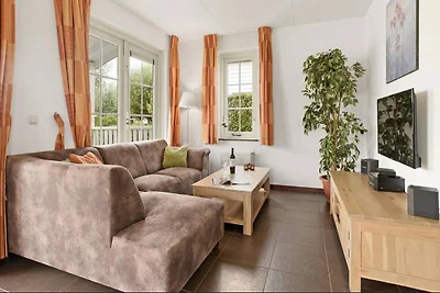 Ferienhaus am Wasser mit Garten