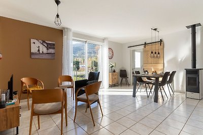 Sonniges Ferienhaus in Les Vans mit Terrasse