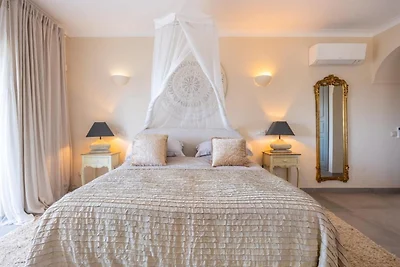 Privékamer in een luxe villa in Budens