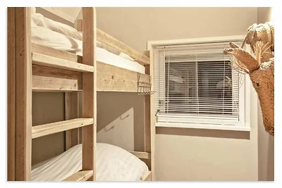 Twee vakantiehuizen tegenover elkaar