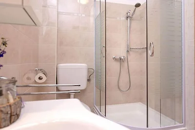One Bedroom Luxury Apartment with Balcony and...