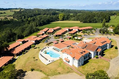 Appartement in Cassen met zwembad en spa