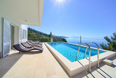 Moderne Villa in Cres mit Pool