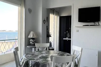 Wohnung in Grau du Roi mit Meerblick