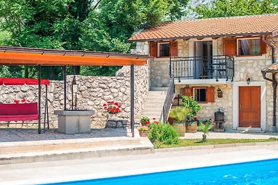 Villa in Drivenik mit Schwimmbecken
