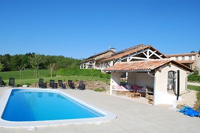Maison de vacances avec piscine commune, situ...