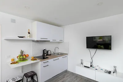 Apartment Semi - One Bedroom Apartment with T...