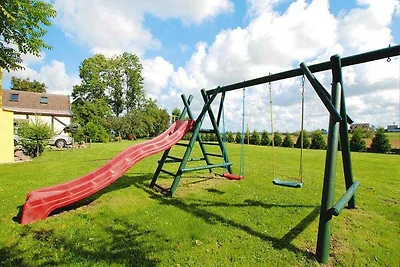 Backsteinhaus mit Garten und Spielplatz