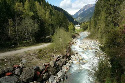 Studio-Residenz aus wei�en Steinen