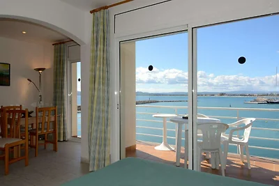 Studio bij Costa Brava Strand met Zwembad