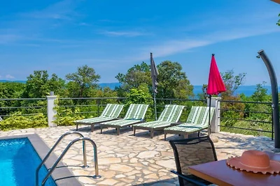 Casa de vacaciones en Labin con piscina.