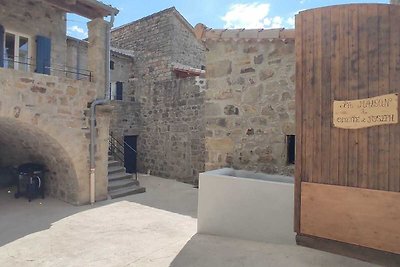 Maison attraente a Sanilhac con giardino