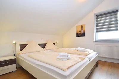 2 separate Wohnungen mit Balkon an der...
