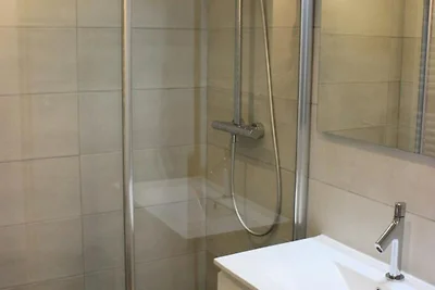 DREI-TÄLER-WOHNUNG SEHR GUT GELEGEN