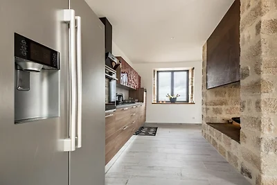 Ferienhaus in Cercy-la-Tour mit Terrasse