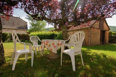 Idyllisches Cottage mit Terrasse in Roziers
