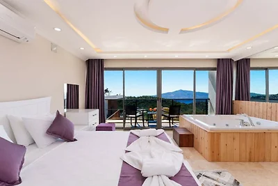 Villa in Kalkan mit Schwimmbecken
