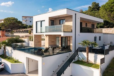 Luxe villa met zwembad en sauna